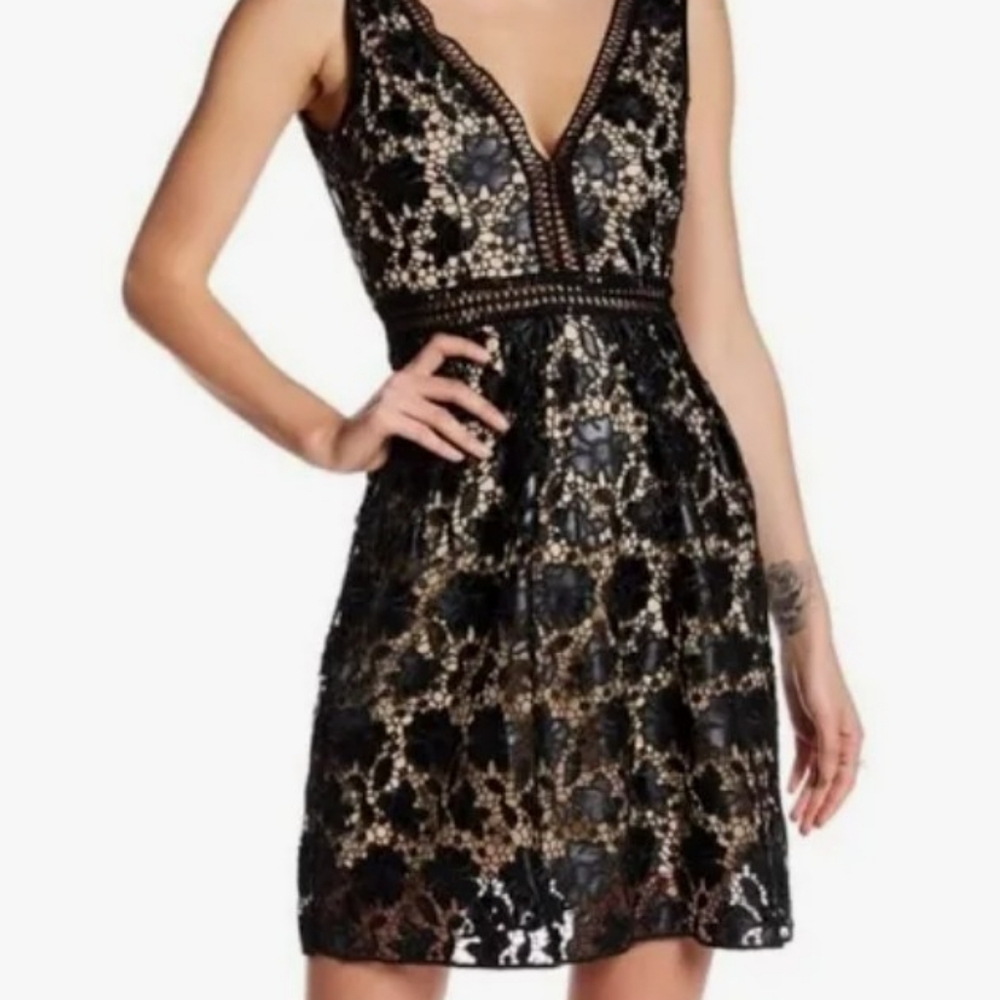 Womans Romeo +Juliet Couture Lace Sleeveless Dress Black/Nude